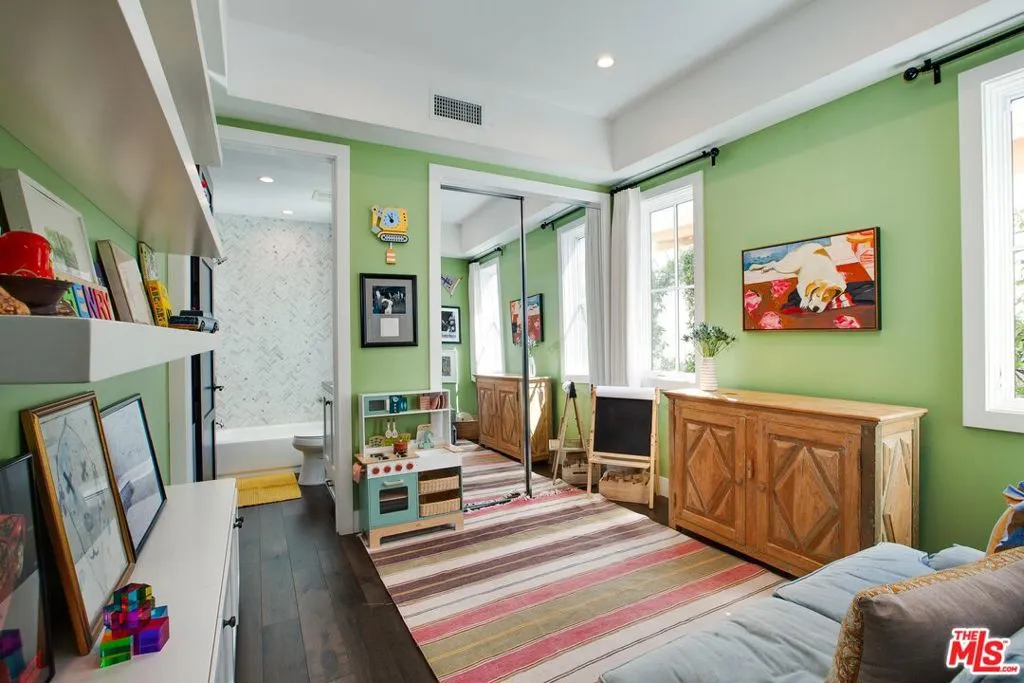 Venice, California 90291, United States, 5 Bedrooms Bedrooms, ,6 BathroomsBathrooms,Residential,Pending,88578