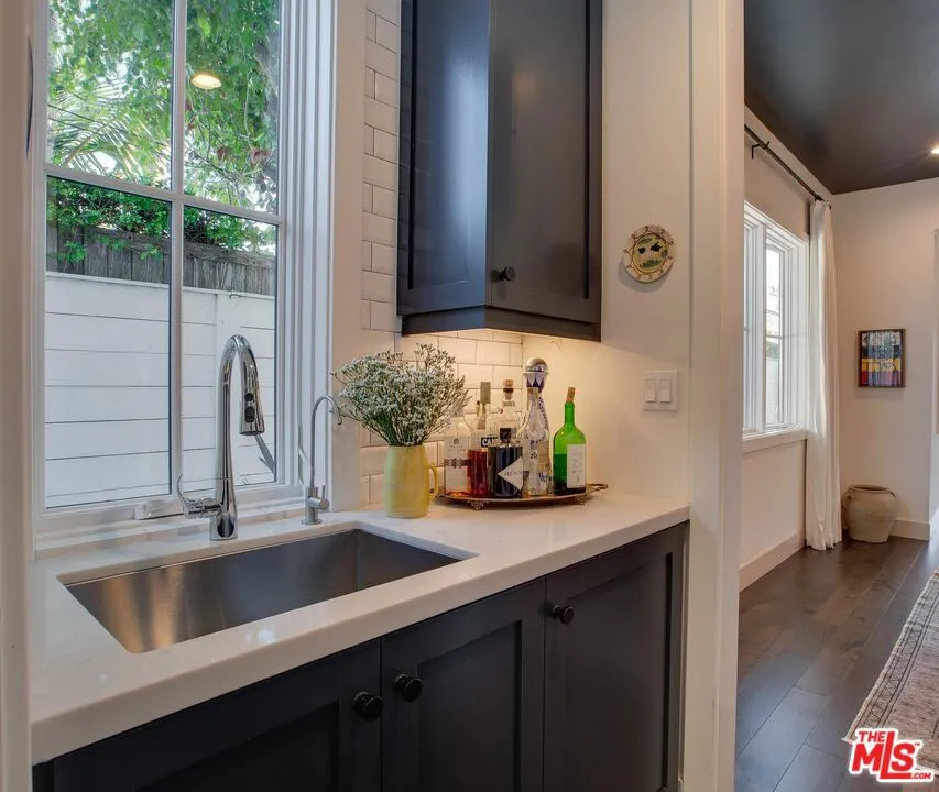 Venice, California 90291, United States, 5 Bedrooms Bedrooms, ,6 BathroomsBathrooms,Residential,Pending,88578