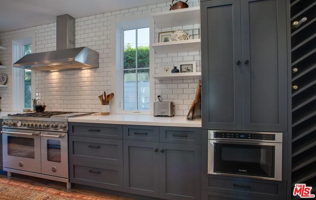 Venice, California 90291, United States, 5 Bedrooms Bedrooms, ,6 BathroomsBathrooms,Residential,Pending,88578