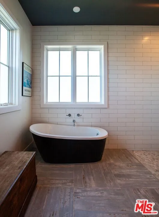 Venice, California 90291, United States, 5 Bedrooms Bedrooms, ,6 BathroomsBathrooms,Residential,Pending,88578