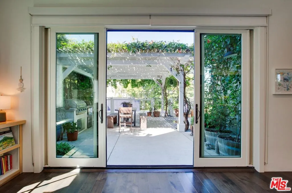 Venice, California 90291, United States, 5 Bedrooms Bedrooms, ,6 BathroomsBathrooms,Residential,Pending,88578