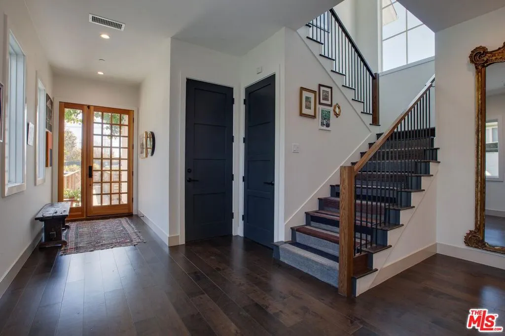 Venice, California 90291, United States, 5 Bedrooms Bedrooms, ,6 BathroomsBathrooms,Residential,Pending,88578