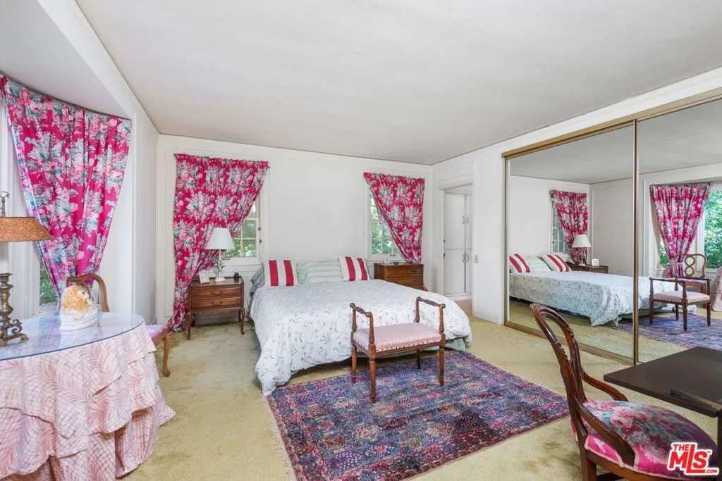 Los Angeles, California 90049, United States, 4 Bedrooms Bedrooms, ,4 BathroomsBathrooms,Residential,Pending,48692