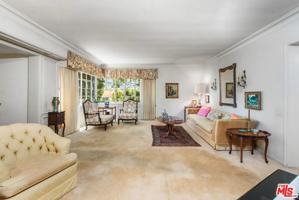 Los Angeles, California 90049, United States, 4 Bedrooms Bedrooms, ,4 BathroomsBathrooms,Residential,Pending,48692