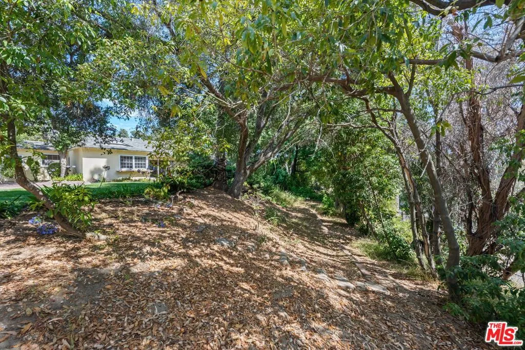 Los Angeles, California 90049, United States, 4 Bedrooms Bedrooms, ,4 BathroomsBathrooms,Residential,Pending,48692