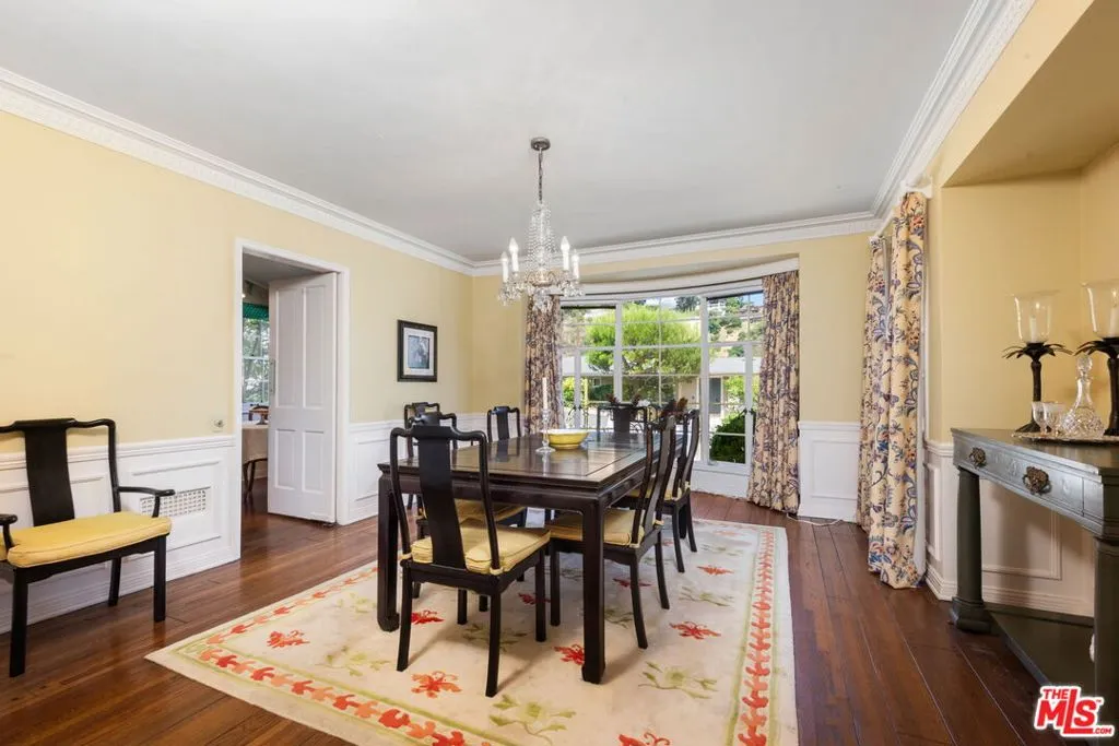 Los Angeles, California 90049, United States, 4 Bedrooms Bedrooms, ,4 BathroomsBathrooms,Residential,Pending,48692