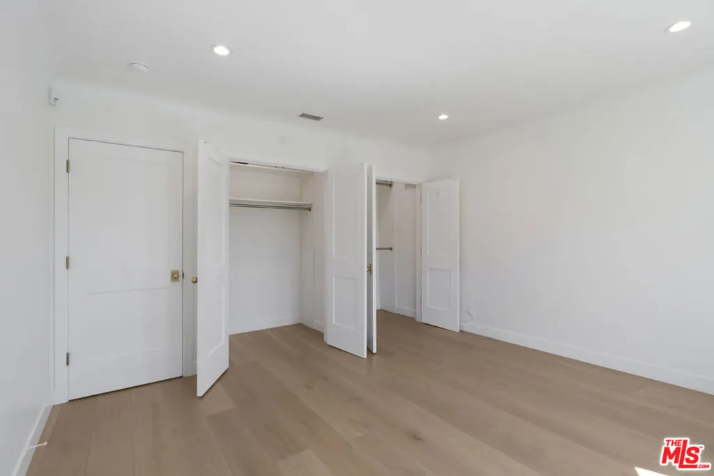 Toluca Lake, California 91602, United States, 3 Bedrooms Bedrooms, ,2 BathroomsBathrooms,Residential,Active,94630