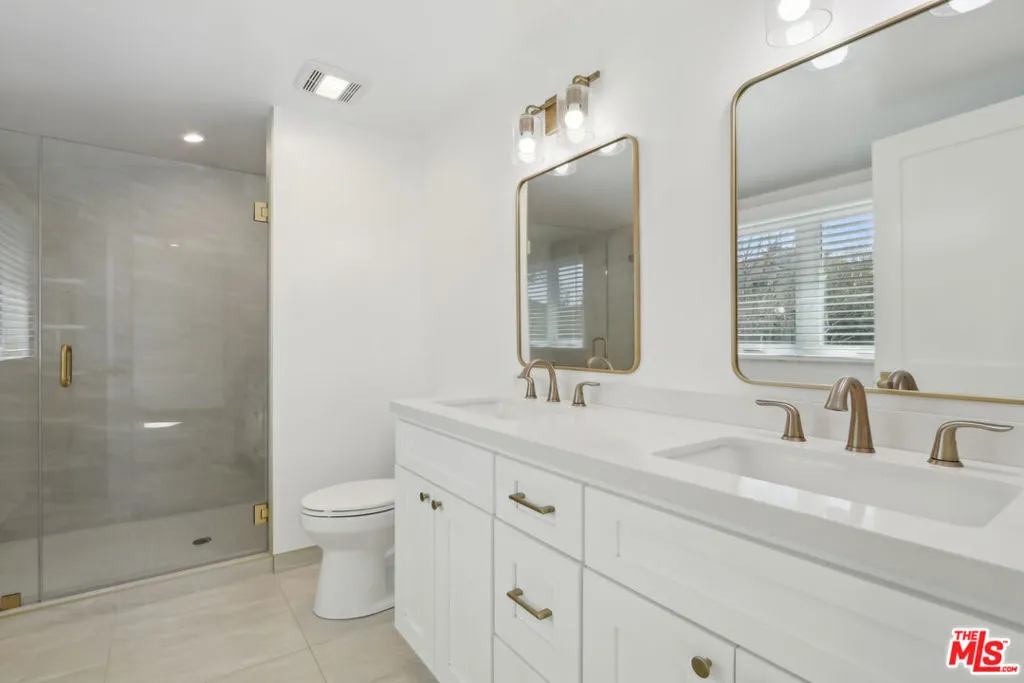 Toluca Lake, California 91602, United States, 3 Bedrooms Bedrooms, ,2 BathroomsBathrooms,Residential,Active,94630