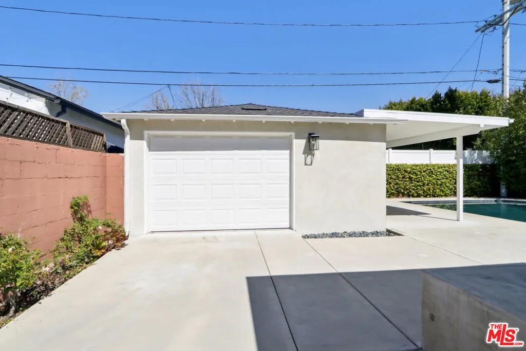 Toluca Lake, California 91602, United States, 3 Bedrooms Bedrooms, ,2 BathroomsBathrooms,Residential,Active,94630