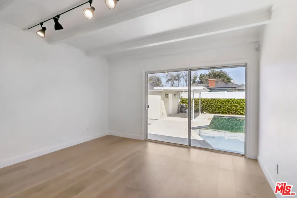 Toluca Lake, California 91602, United States, 3 Bedrooms Bedrooms, ,2 BathroomsBathrooms,Residential,Active,94630