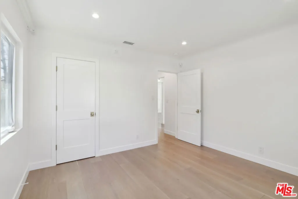 Toluca Lake, California 91602, United States, 3 Bedrooms Bedrooms, ,2 BathroomsBathrooms,Residential,Active,94630