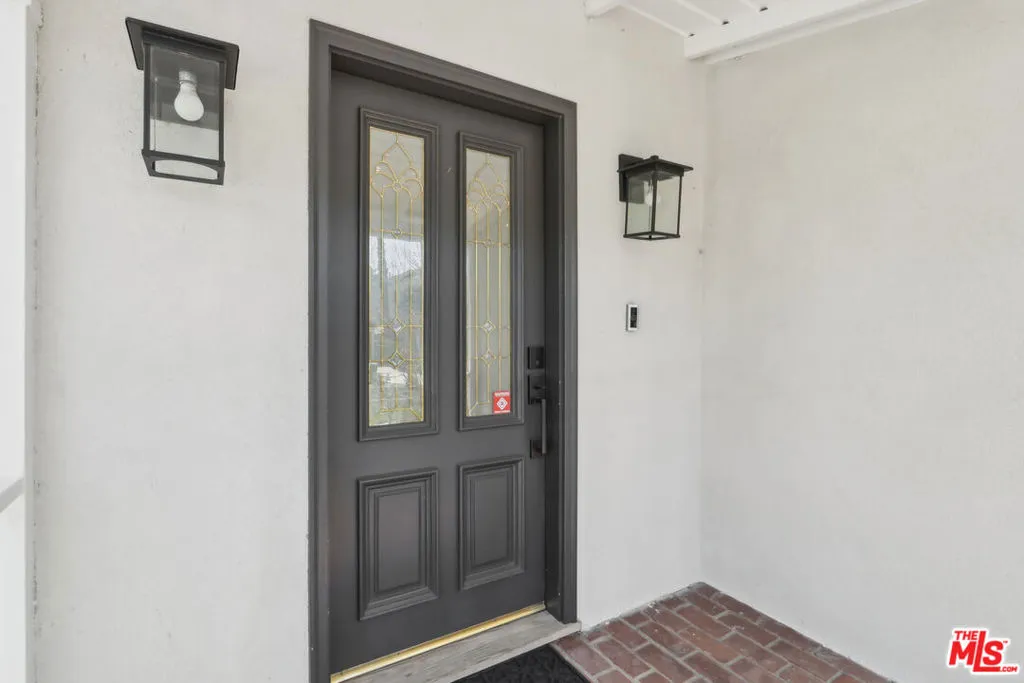 Toluca Lake, California 91602, United States, 3 Bedrooms Bedrooms, ,2 BathroomsBathrooms,Residential,Active,94630