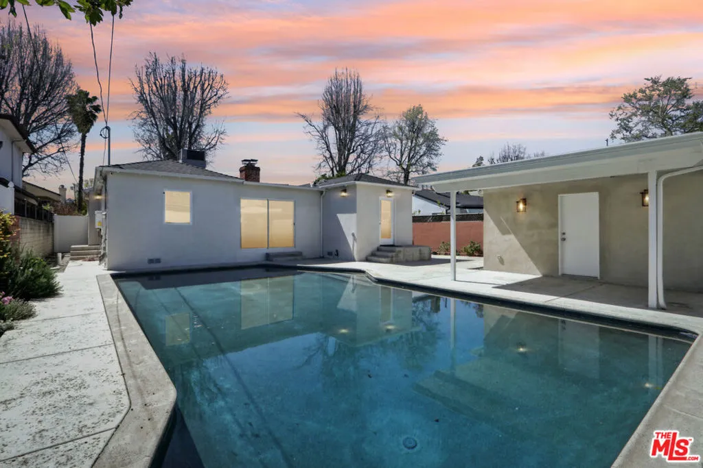 Toluca Lake, California 91602, United States, 3 Bedrooms Bedrooms, ,2 BathroomsBathrooms,Residential,Active,94630