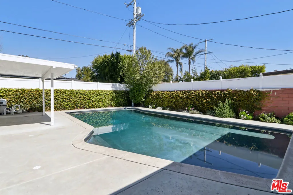 Toluca Lake, California 91602, United States, 3 Bedrooms Bedrooms, ,2 BathroomsBathrooms,Residential,Active,94630