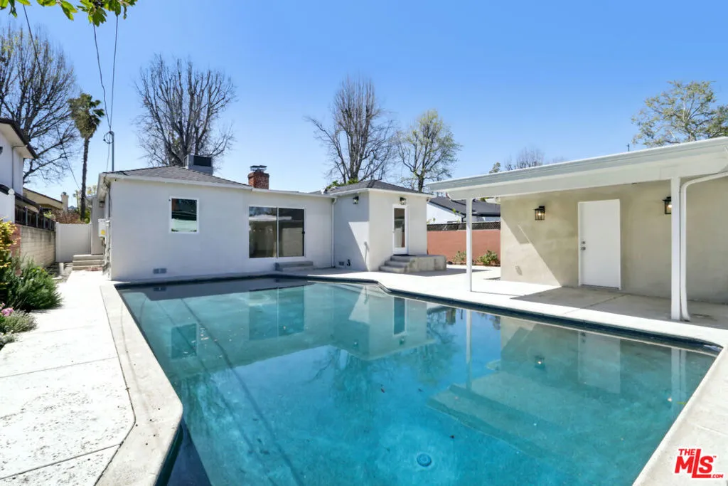 Toluca Lake, California 91602, United States, 3 Bedrooms Bedrooms, ,2 BathroomsBathrooms,Residential,Active,94630
