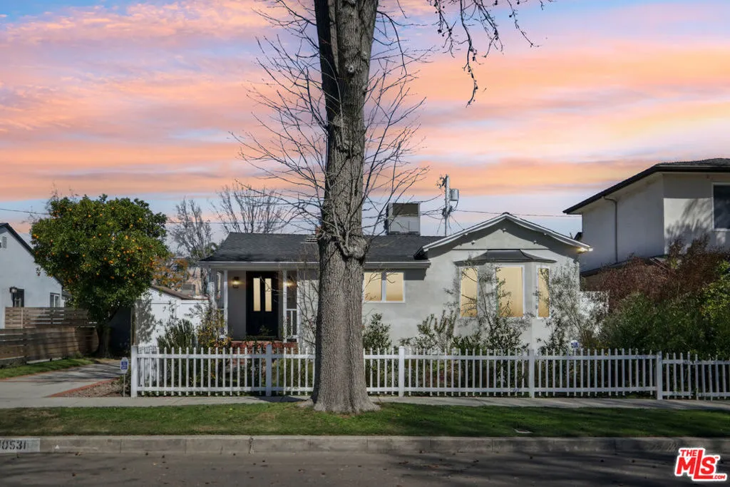 Toluca Lake, California 91602, United States, 3 Bedrooms Bedrooms, ,2 BathroomsBathrooms,Residential,Active,94630