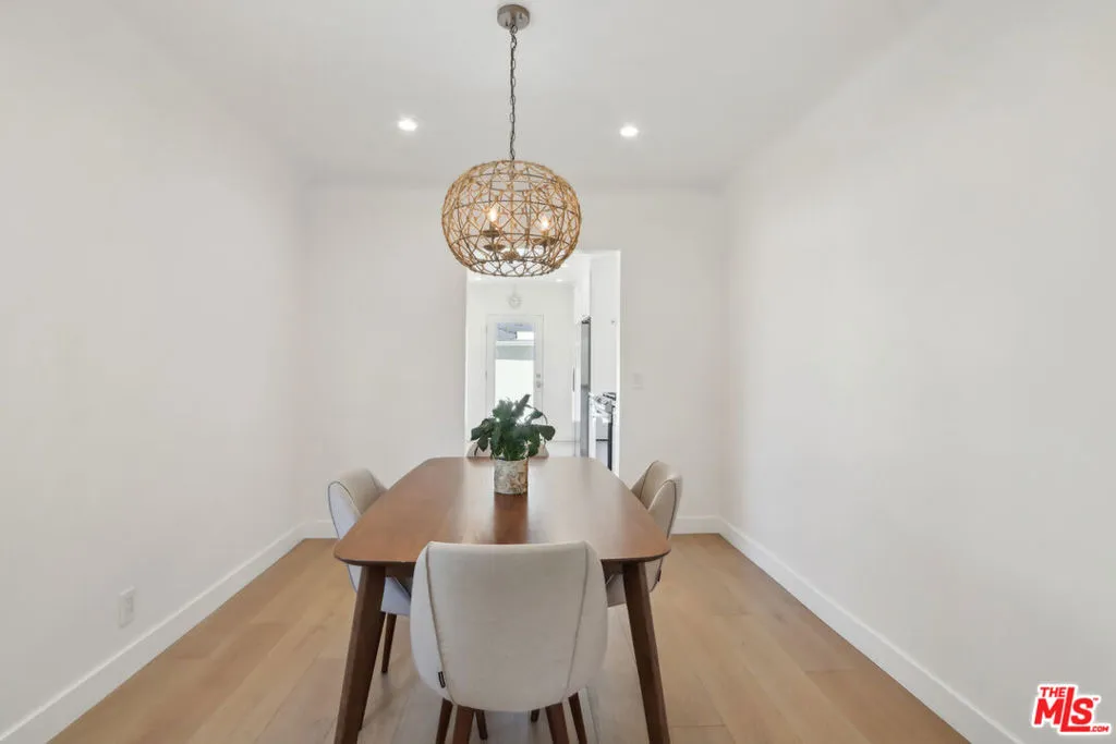 Toluca Lake, California 91602, United States, 3 Bedrooms Bedrooms, ,2 BathroomsBathrooms,Residential,Active,94630