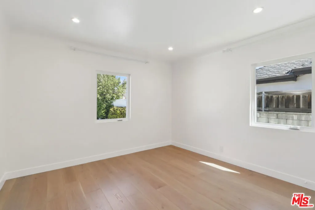 Toluca Lake, California 91602, United States, 3 Bedrooms Bedrooms, ,2 BathroomsBathrooms,Residential,Active,94630