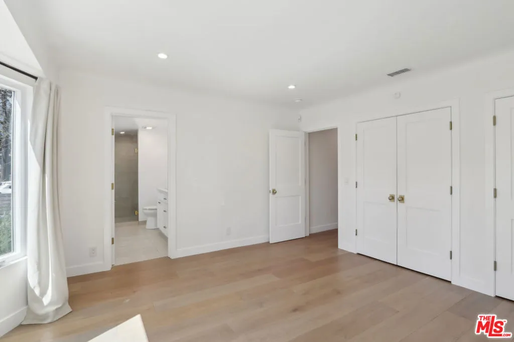 Toluca Lake, California 91602, United States, 3 Bedrooms Bedrooms, ,2 BathroomsBathrooms,Residential,Active,94630