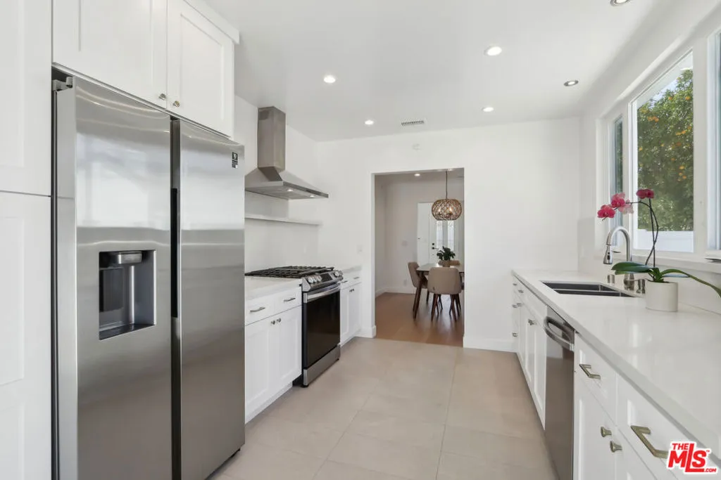 Toluca Lake, California 91602, United States, 3 Bedrooms Bedrooms, ,2 BathroomsBathrooms,Residential,Active,94630