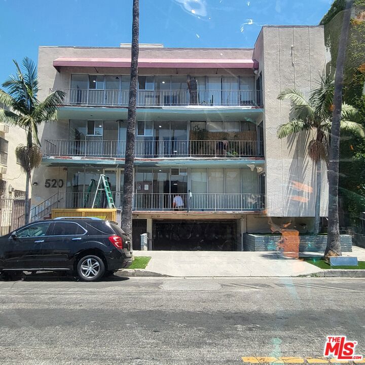 520 S Kenmore Avenue
