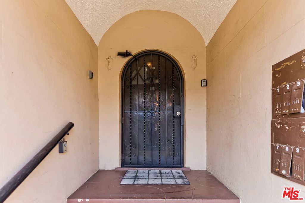 Properties 4 637 N Spaulding Avenue