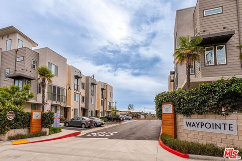 A home in El Segundo