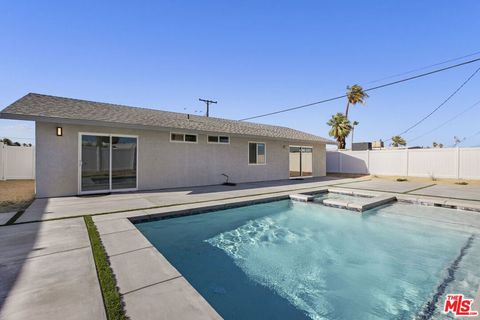 Single Family Residence in Palm Springs CA 373 Avenida Cerca 38.jpg