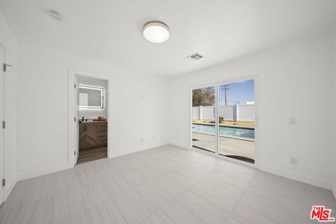 Single Family Residence in Palm Springs CA 373 Avenida Cerca 30.jpg