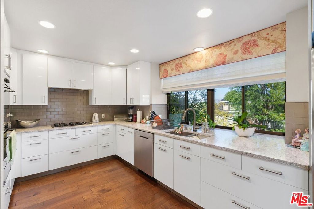 Properties 4 4720 Park Encino Lane 119