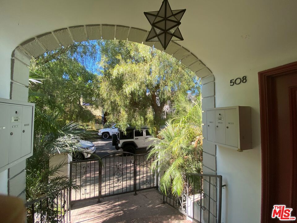 Properties 3 506 N Spaulding Avenue