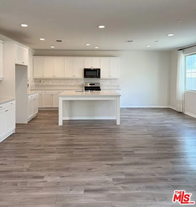 Ontario, California 91761, United States, 4 Bedrooms Bedrooms, ,3 BathroomsBathrooms,Residential,Active,103690