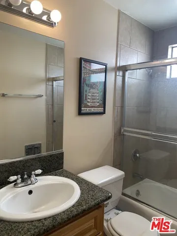 Los Angeles, California 90025, United States, 2 Bedrooms Bedrooms, ,2 BathroomsBathrooms,Residential,Active,19226
