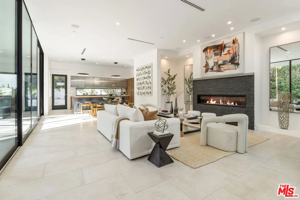 Los Angeles, California 90046, United States, 4 Bedrooms Bedrooms, ,5 BathroomsBathrooms,Residential,Active,113667