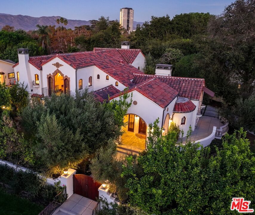 Properties 1 4352 Forman Avenue