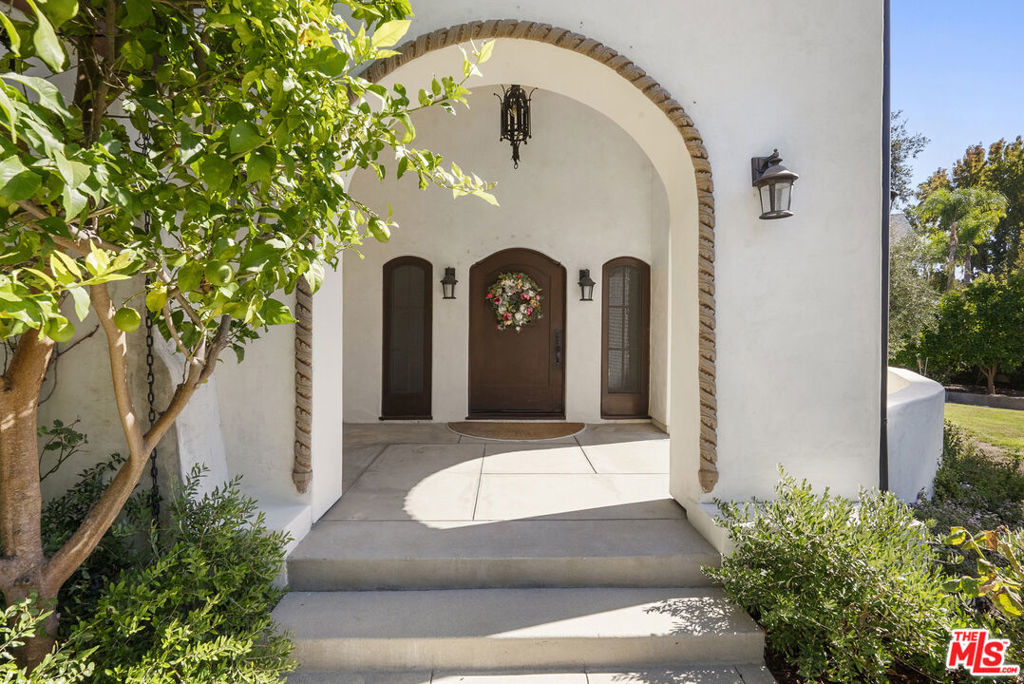 Properties 1 4352 Forman Avenue