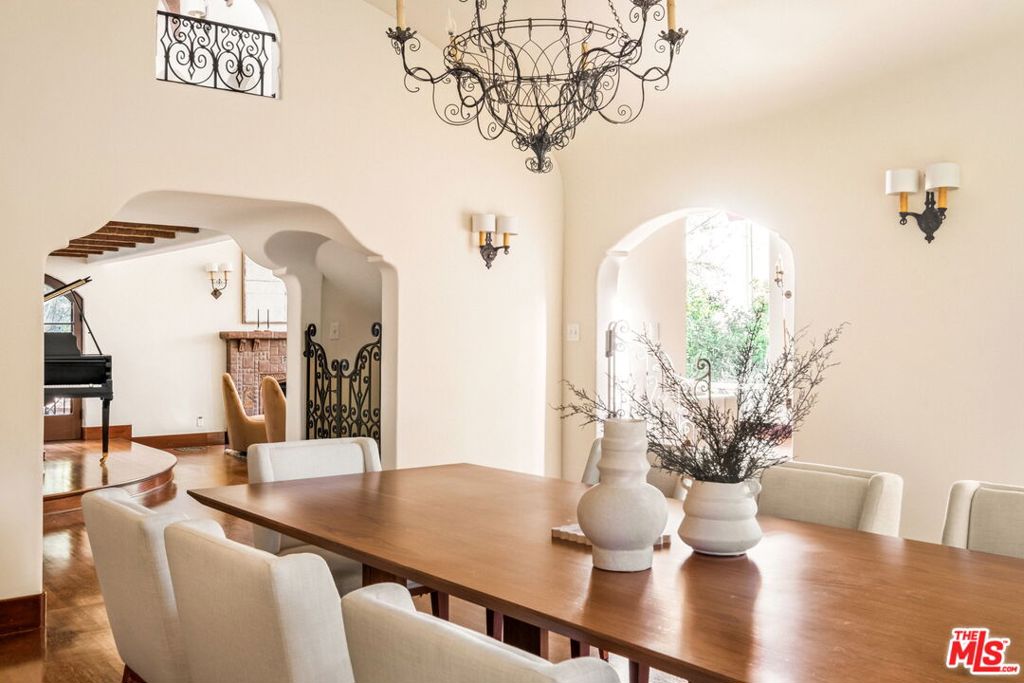 Properties 4 4352 Forman Avenue