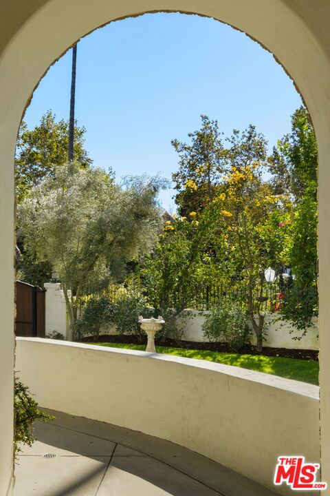 Properties 2 4352 Forman Avenue