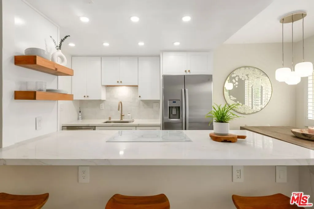 West Hollywood, California 90069, United States, 1 Bedroom Bedrooms, ,2 BathroomsBathrooms,Residential,Active,19838