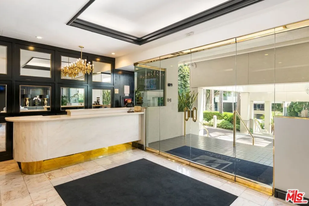 West Hollywood, California 90069, United States, 1 Bedroom Bedrooms, ,2 BathroomsBathrooms,Residential,Active,19838