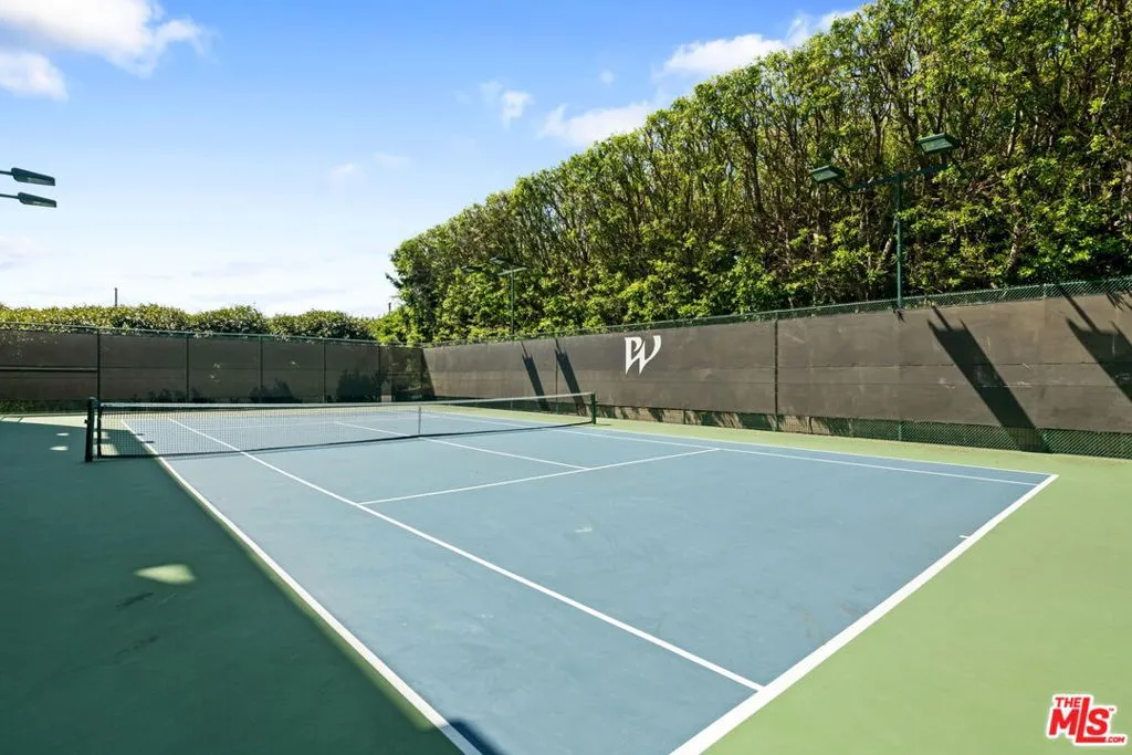 West Hollywood, California 90069, United States, 1 Bedroom Bedrooms, ,2 BathroomsBathrooms,Residential,Active,19838