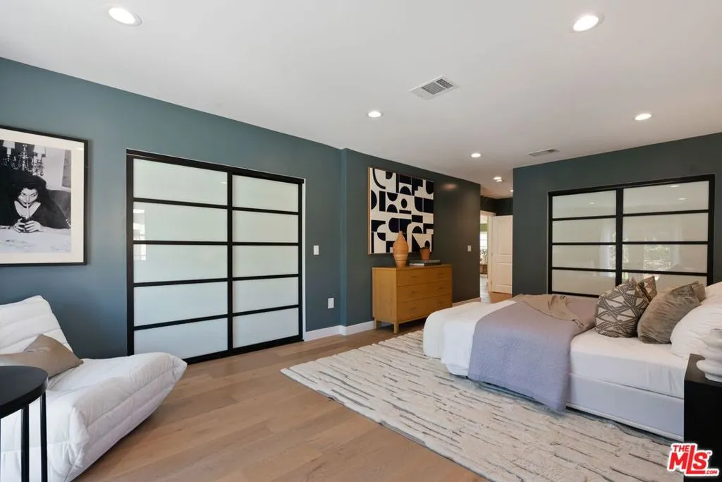 Los Angeles, California 90019, United States, 3 Bedrooms Bedrooms, ,3 BathroomsBathrooms,Residential,Active,5259