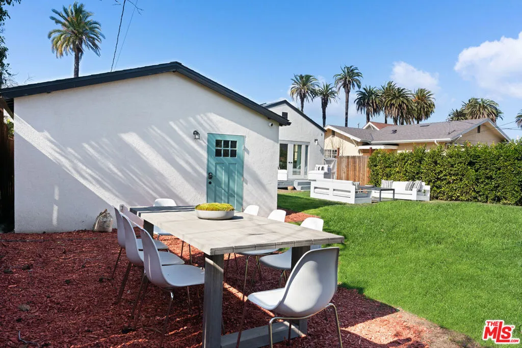 Los Angeles, California 90019, United States, 3 Bedrooms Bedrooms, ,3 BathroomsBathrooms,Residential,Active,5259