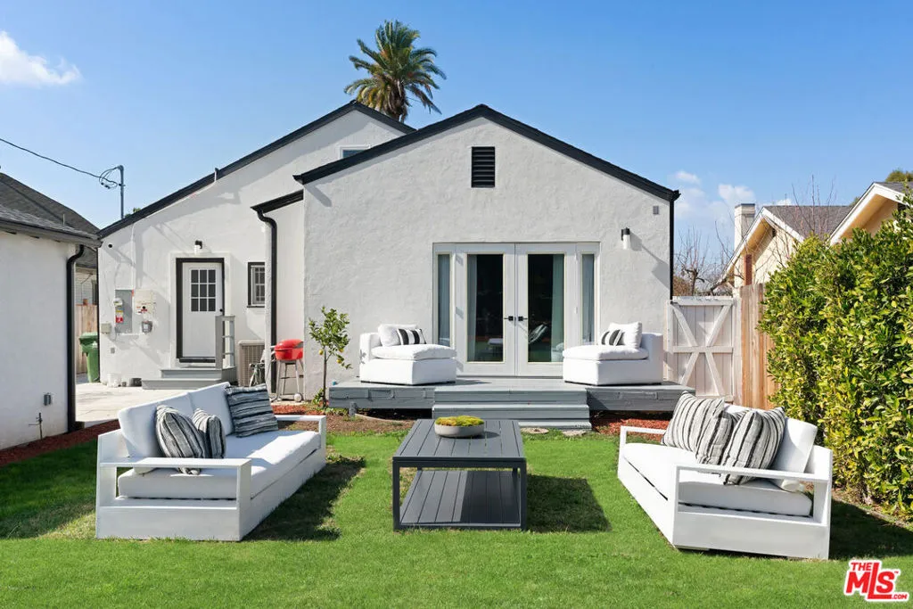 Los Angeles, California 90019, United States, 3 Bedrooms Bedrooms, ,3 BathroomsBathrooms,Residential,Active,5259