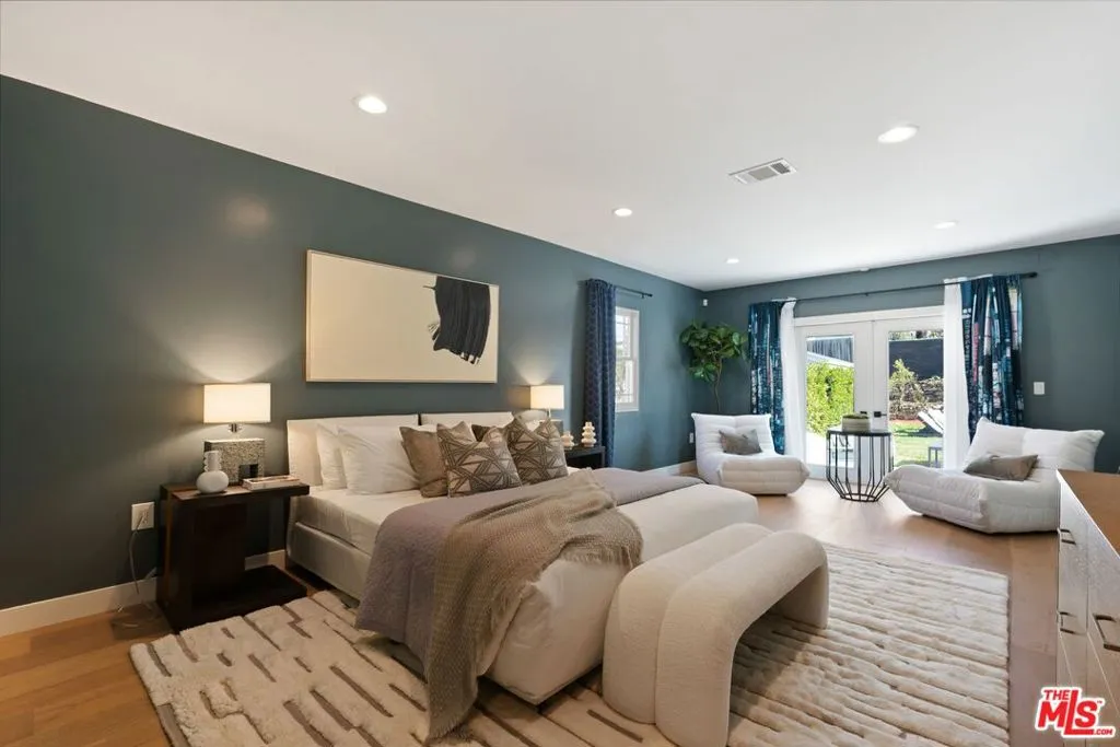 Los Angeles, California 90019, United States, 3 Bedrooms Bedrooms, ,3 BathroomsBathrooms,Residential,Active,5259