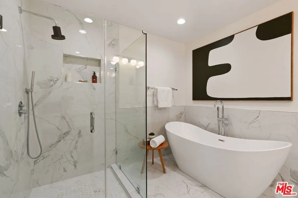 Los Angeles, California 90019, United States, 3 Bedrooms Bedrooms, ,3 BathroomsBathrooms,Residential,Active,5259