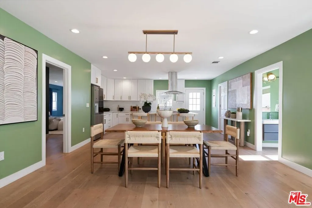 Los Angeles, California 90019, United States, 3 Bedrooms Bedrooms, ,3 BathroomsBathrooms,Residential,Active,5259