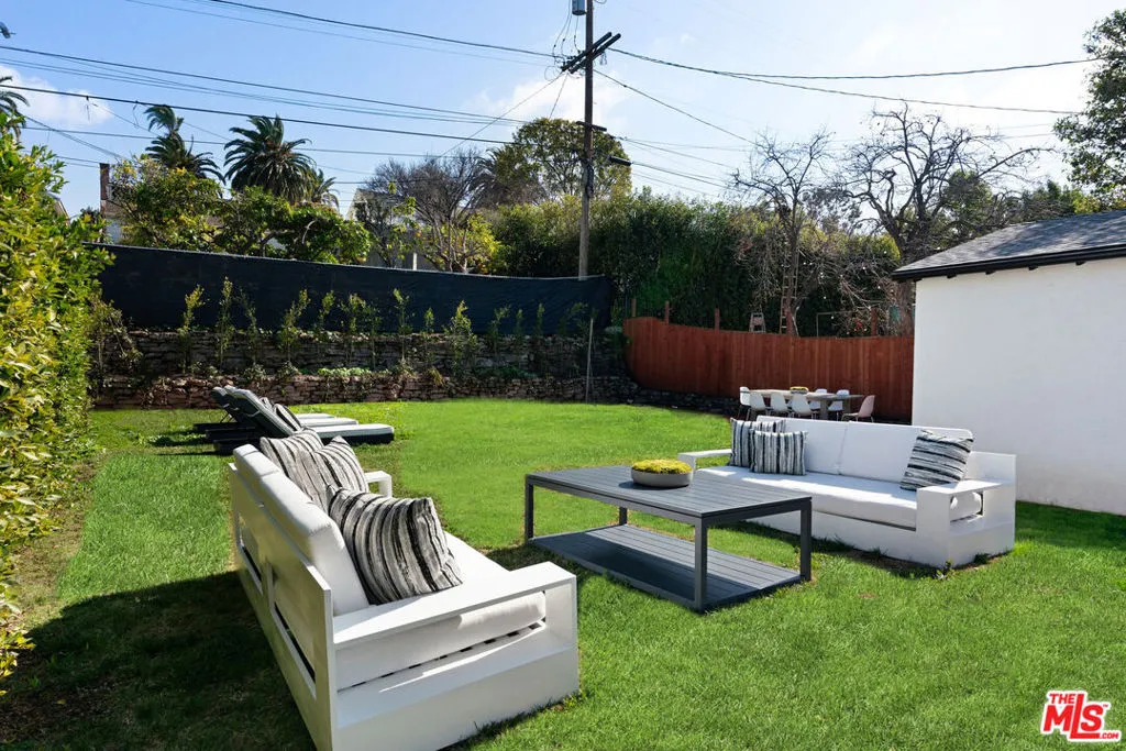 Los Angeles, California 90019, United States, 3 Bedrooms Bedrooms, ,3 BathroomsBathrooms,Residential,Active,5259