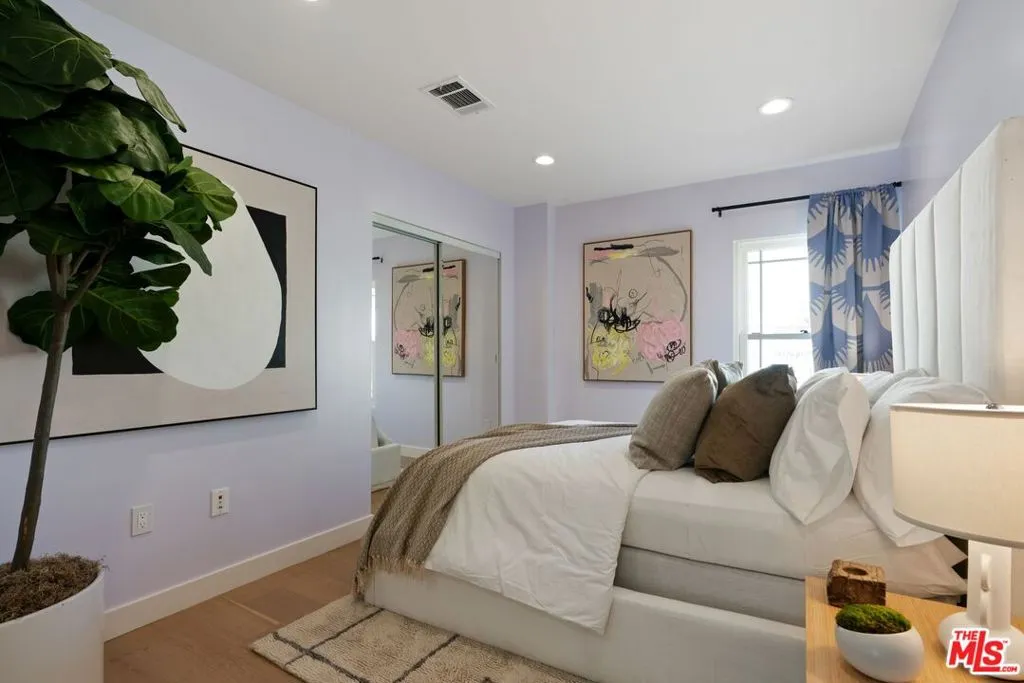 Los Angeles, California 90019, United States, 3 Bedrooms Bedrooms, ,3 BathroomsBathrooms,Residential,Active,5259