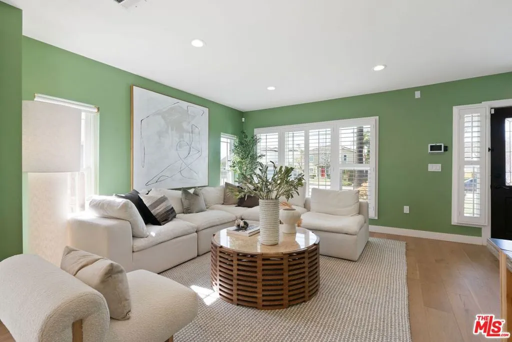 Los Angeles, California 90019, United States, 3 Bedrooms Bedrooms, ,3 BathroomsBathrooms,Residential,Active,5259